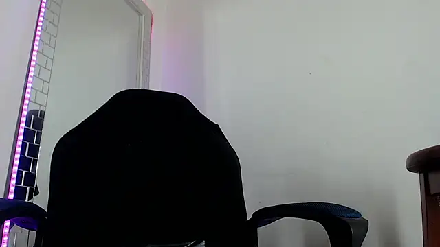 Nash_fit18 live cam on StripChat