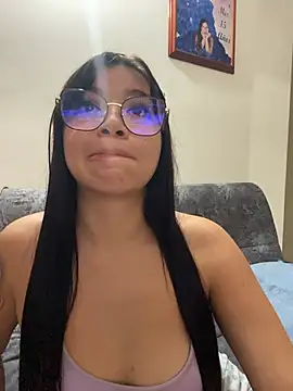 I-Maddy live cam on StripChat