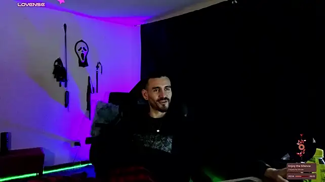 Aaron_malikk live cam on StripChat