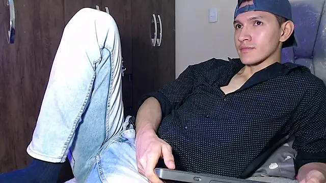 MilanDamian live cam on StripChat