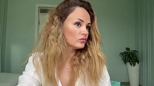 SayraPie live cam on StripChat