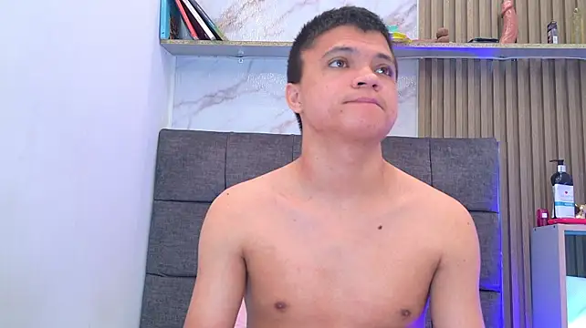 aly_n_sebas live cam on StripChat