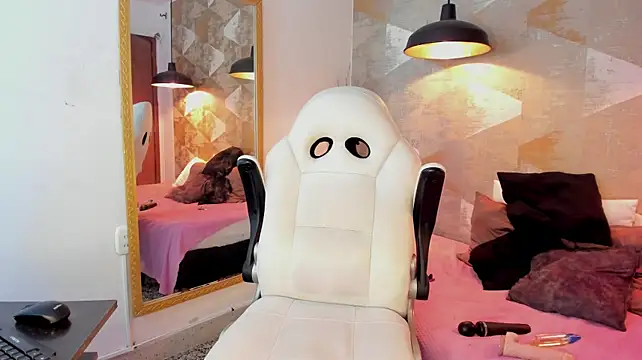 LalilaBrunettee live cam on StripChat