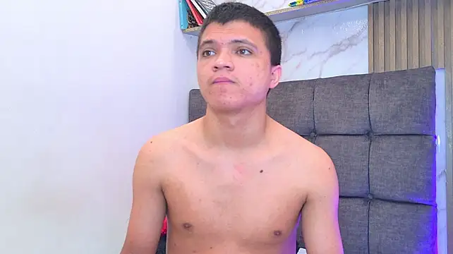 aly_n_sebas live cam on StripChat