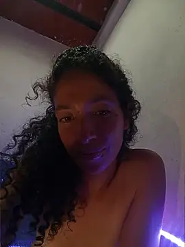 arianahillt webcam