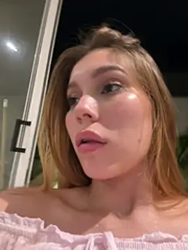 nikii__ (F teen) - Show ass in doggy