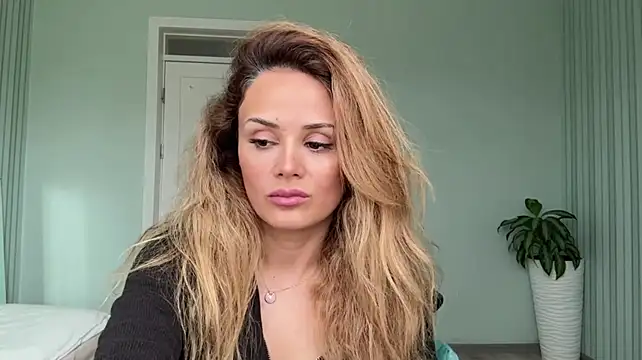 SayraPie live cam on StripChat
