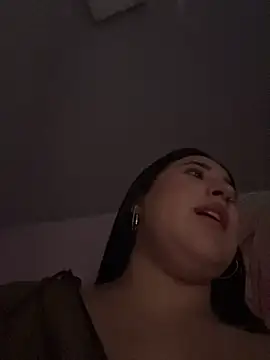 Kiitty_LS live cam on StripChat