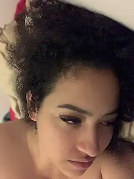 SelinaKyle7 live cam on StripChat