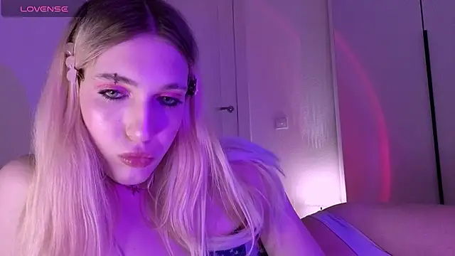 sweetcrystalll (T teen) - nipple play