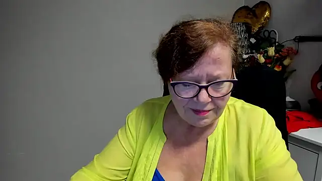 Adelewildx live cam on StripChat