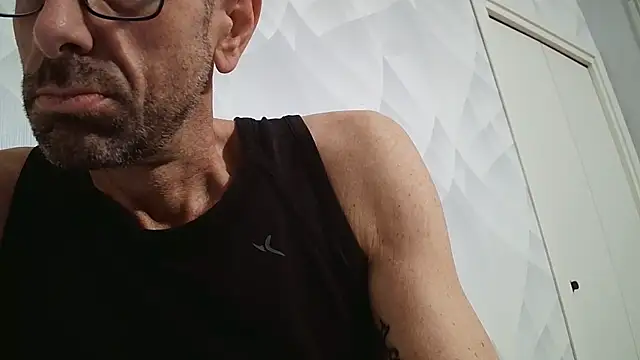 Ragahotitalia live cam on StripChat