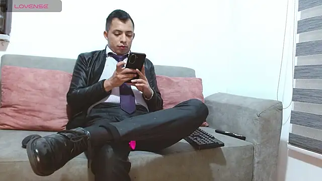 MikeFetish_01 live cam on StripChat
