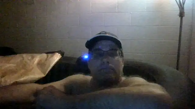 Kevvvvhot live cam on StripChat