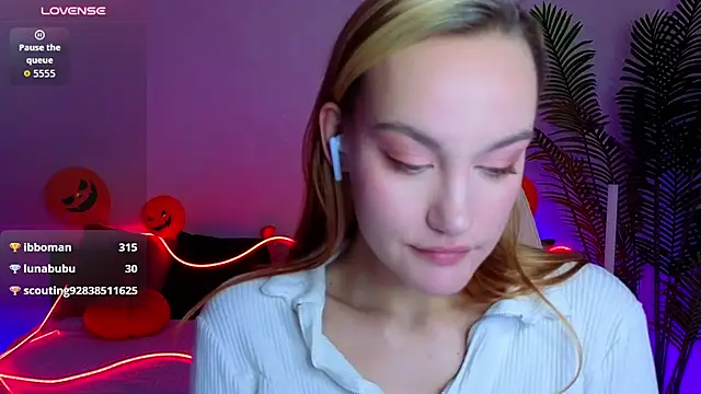 Ida_FaneStain live cam on StripChat