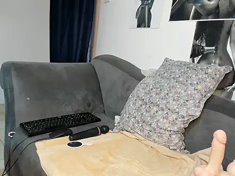Tinysexydoll live cam on StripChat