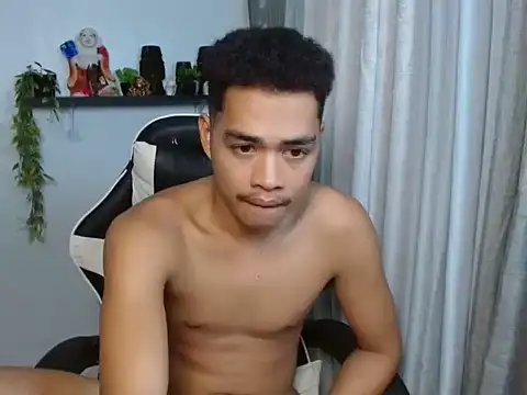 curlyasian_njxx live cam on StripChat