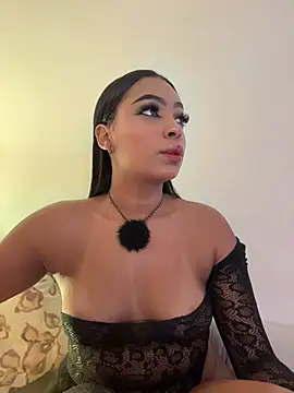 Alyssa_bunnyx live cam on StripChat