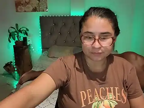 estrellajunior (F young) - squirting and pussy sucking
