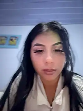 ariella_love_11 live cam on StripChat