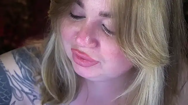 ZaraReignn live cam on StripChat