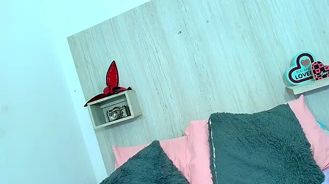 Aranaa_Cruz live cam on StripChat