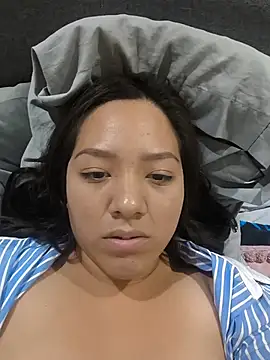 AshMontu live cam on StripChat