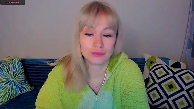 EllenMoore live cam on StripChat