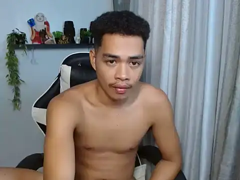 curlyasian_njxx live cam on StripChat