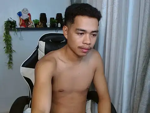 curlyasian_njxx