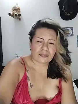 angi_daw live cam on StripChat