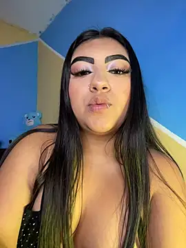 Laulin_TayyyX live cam on StripChat