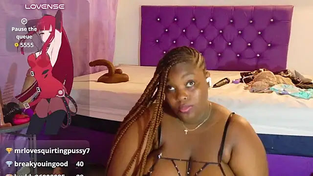 ebony_NeighborMoans live cam on StripChat