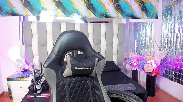 IsaDiiaz live cam on StripChat