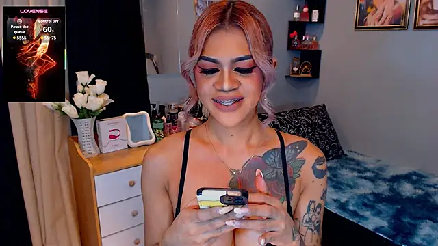 StellaStrong30 live cam on StripChat