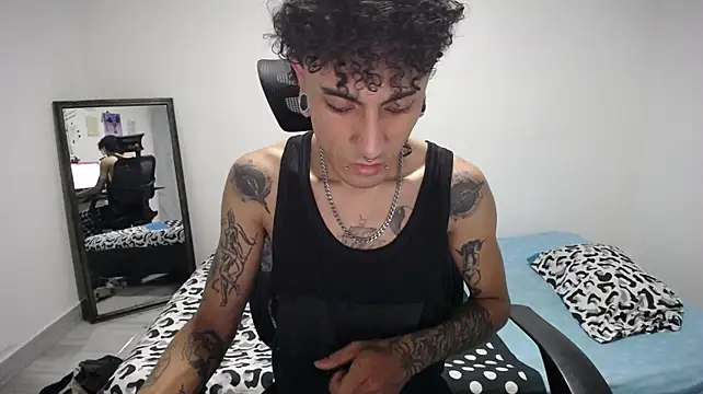 present_the_magic live cam on StripChat