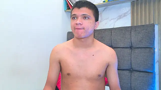 aly_n_sebas live cam on StripChat
