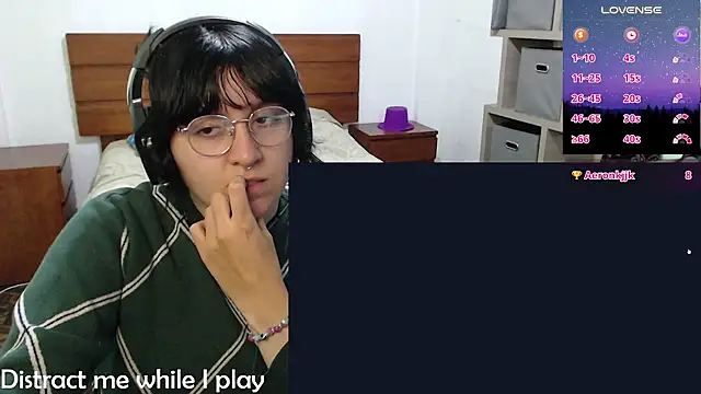 Froggyinthebox live cam on StripChat