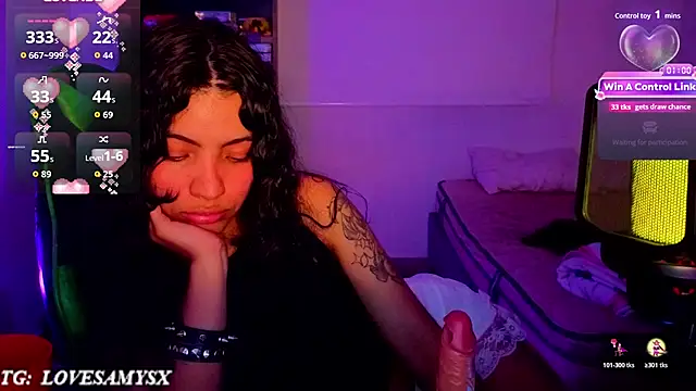 Lovelyamyy live cam on StripChat