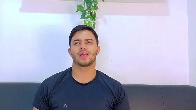 TylerWest_ live cam on StripChat