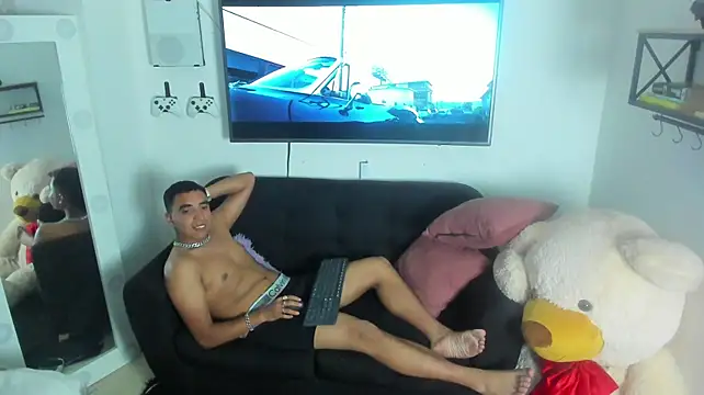 ethan_zone live cam on StripChat
