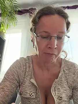 AnnikaRose live cam on StripChat