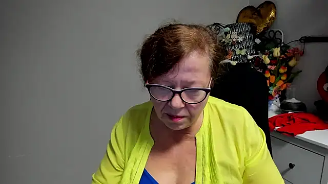 Adelewildx live cam on StripChat