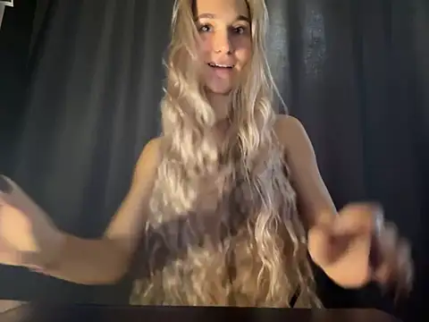 _Hot_girl__01_ live cam on StripChat