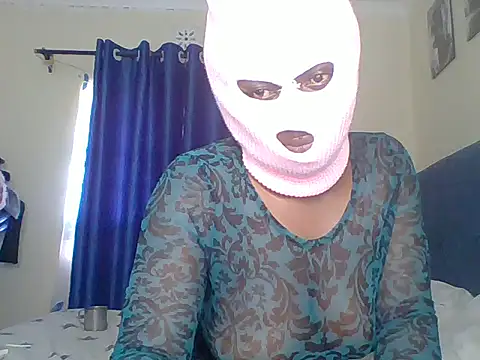 Thick_Bella live cam on StripChat