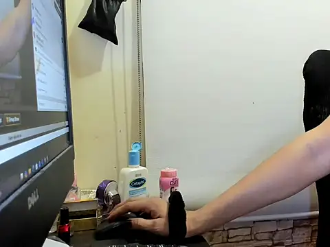 manilafoxts live cam on StripChat