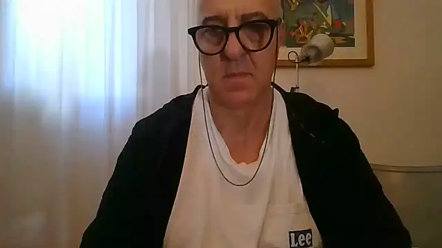 ANONIMO7735 live cam on StripChat