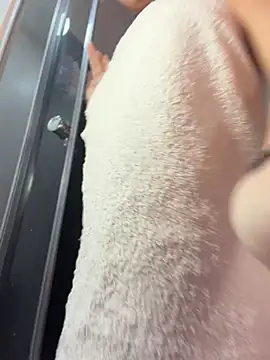 ninaverse (F teen) - 4 FINGERS IN PUSSY = SQUIRT