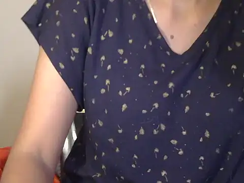 Queen_Nayra live cam on StripChat