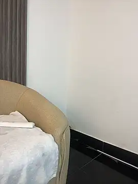AylaNoir live cam on StripChat